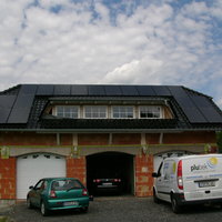 erneuerbare Energie auf Dach von der plubek solartechnologie gmbh