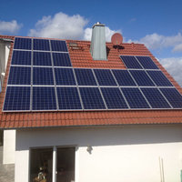 modernes Haus mit Solaranlage