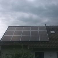 dach mit Solaranlage von plubek solartechnologie